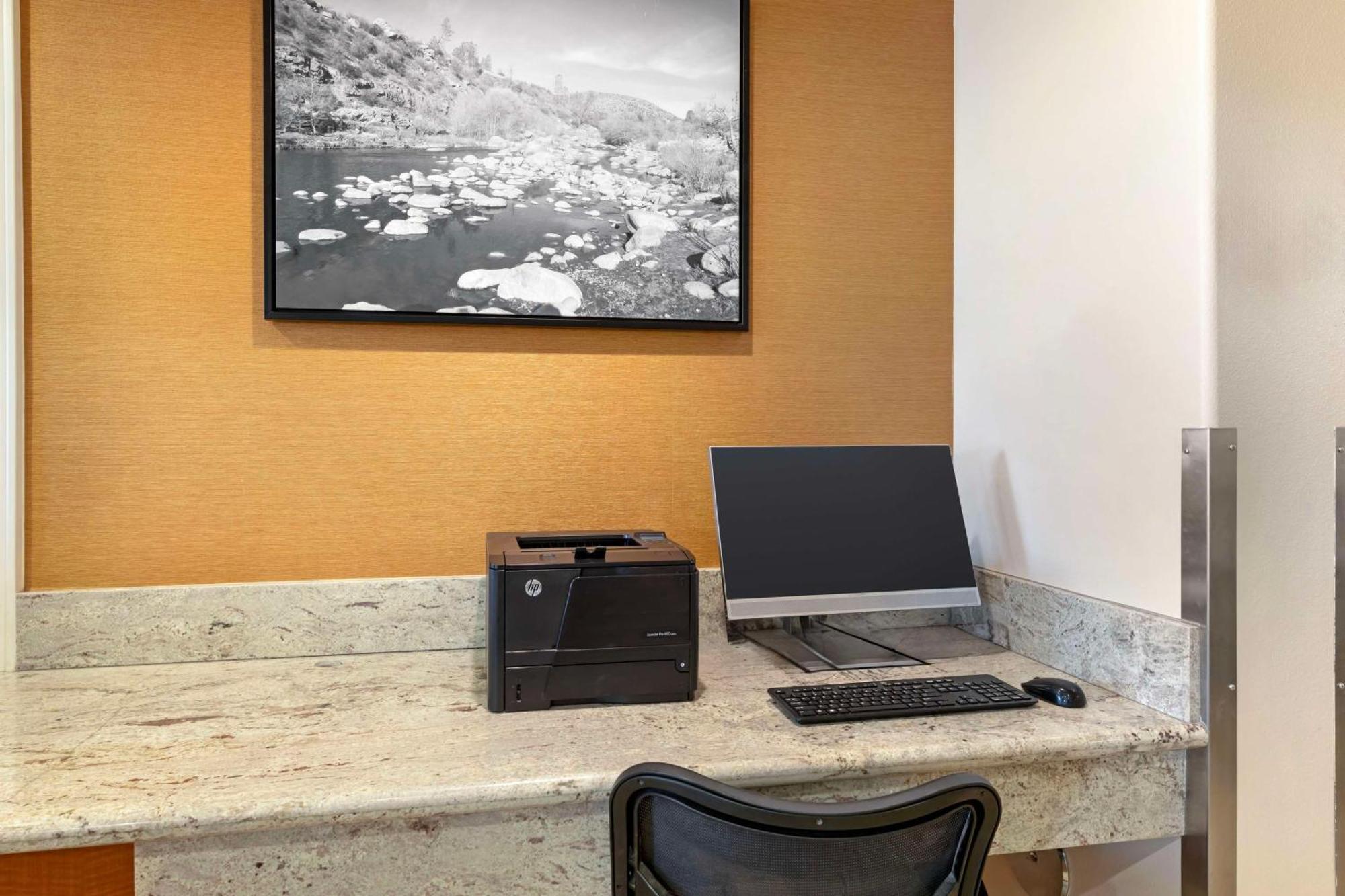 Best Western Plus Country Park Hotel Tehachapi Exteriör bild