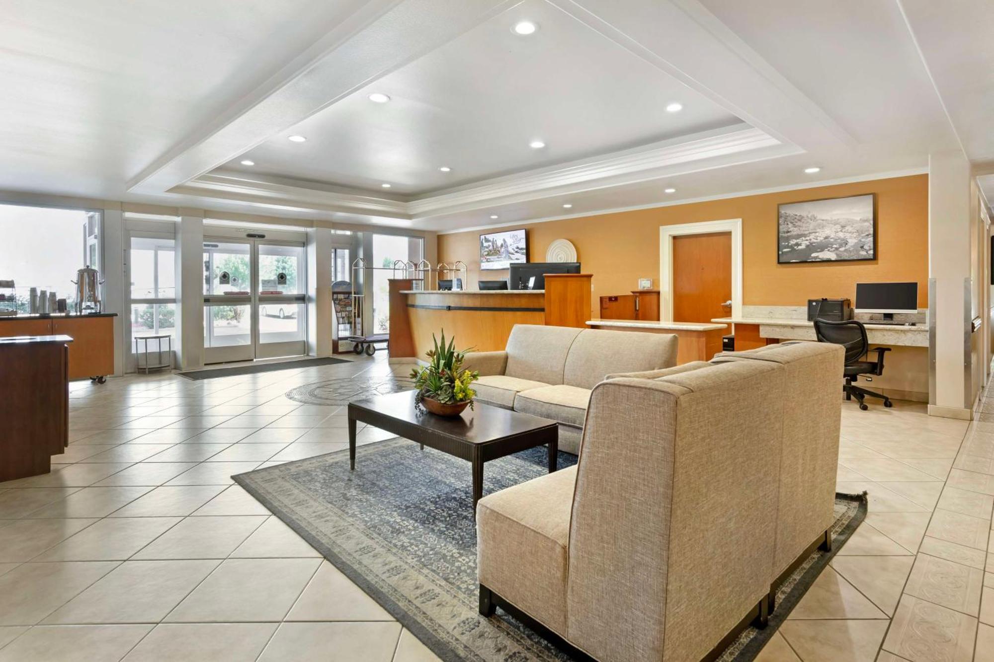 Best Western Plus Country Park Hotel Tehachapi Exteriör bild